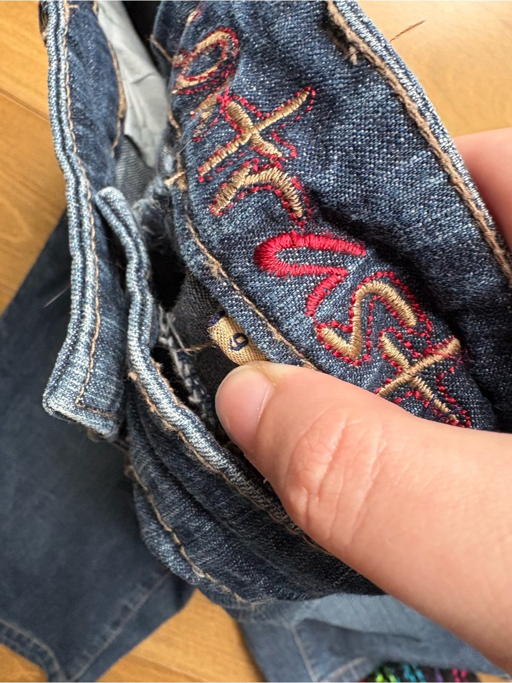 Contrast jean capris - Picture 4 of 5